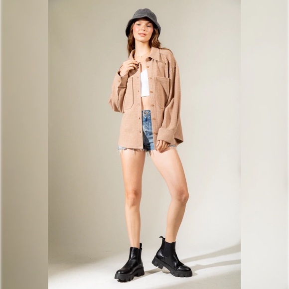 KNIT BUTTON DOWN TWO FRONT POCKET DETAIL SHACKET - Picture 4 of 5